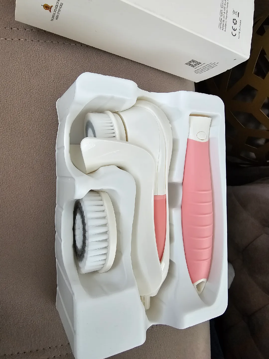 TOUCHBeauty Face & Body Cleansing Brush with 2pcs ... thumbnail