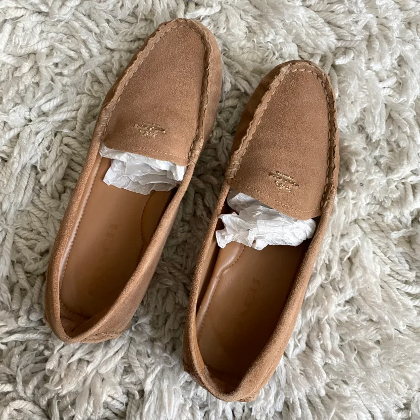 Coach Women’s Amber Tan Suede Leather Loafers Size 6B thumbnail