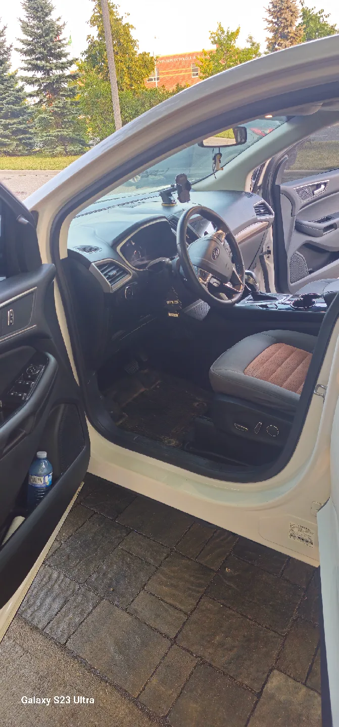 Ford Edge White SUV image indicator(9)