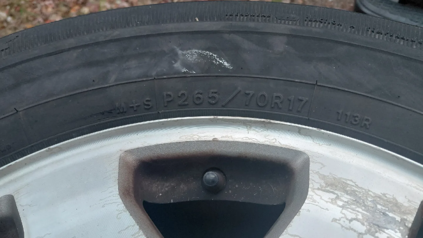 Set of 4 Goodyear P265/70R17 Tires image indicator(4)