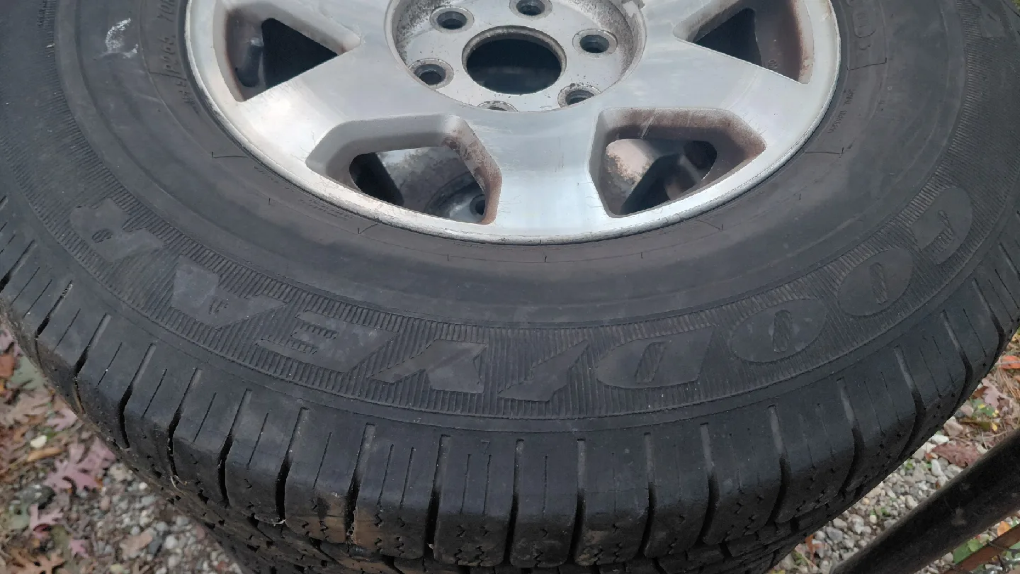 Set of 4 Goodyear P265/70R17 Tires image indicator(5)