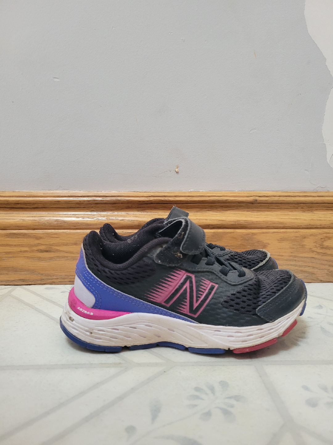New Balance Kids' 680 Hook and Loop Running Shoe size 11 girls