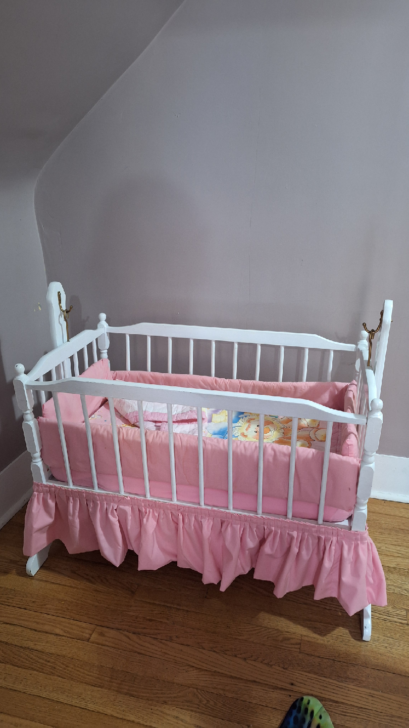 White Baby Cradle with Pink Bedding - photo 2