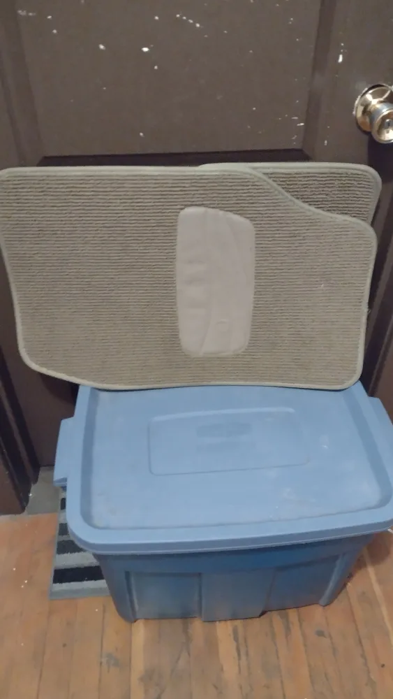 Mercedes Benz NEW car Mats ( MAKE AN OFFER ) image indicator(2)