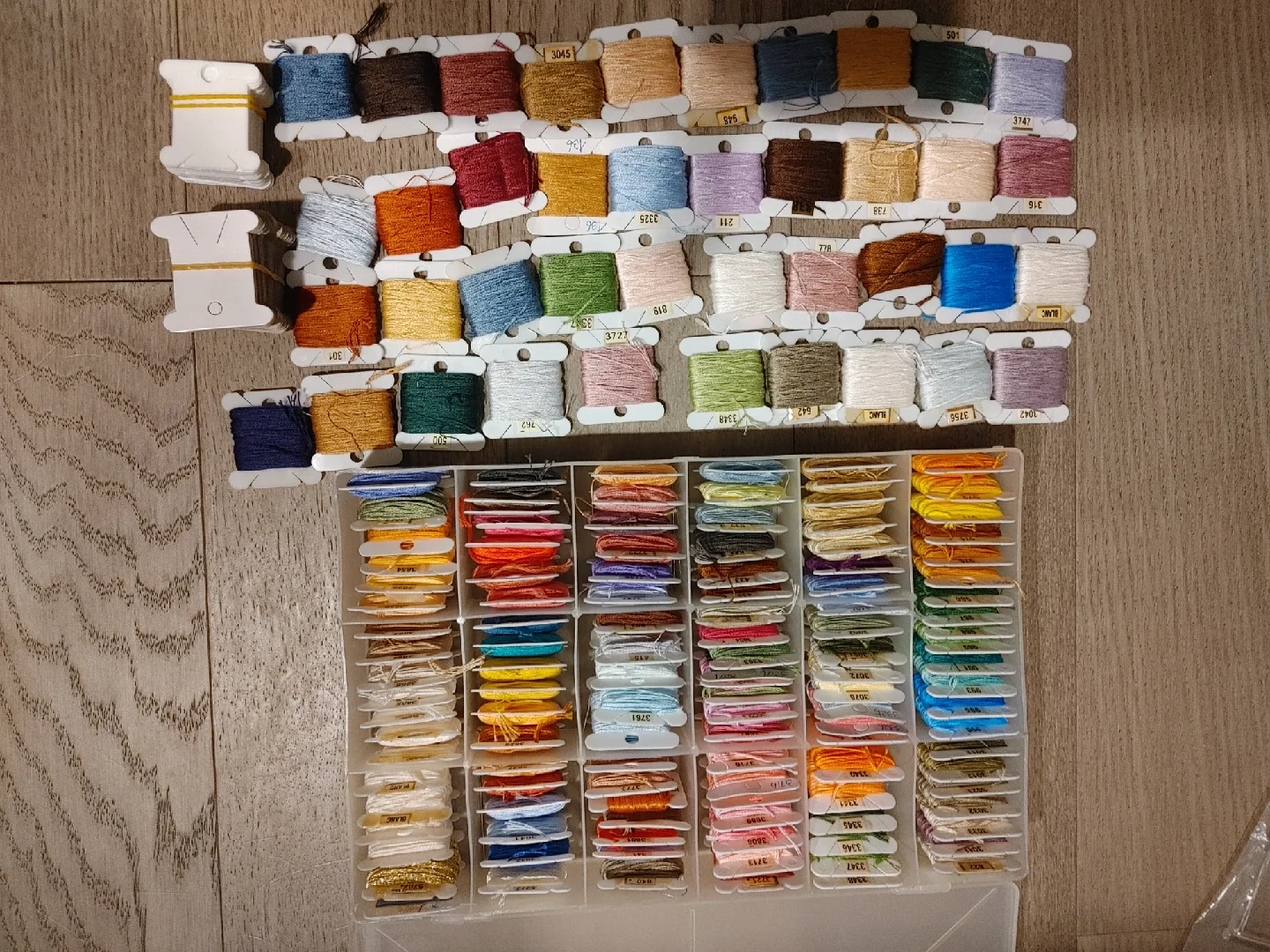 Embroidery Floss Lot with Storage Box image indicator(2)