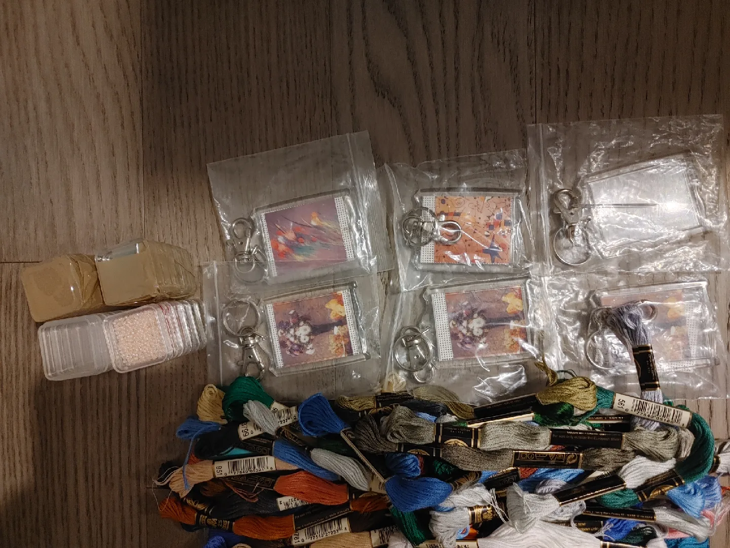 Embroidery Floss Lot with Storage Box image indicator(3)