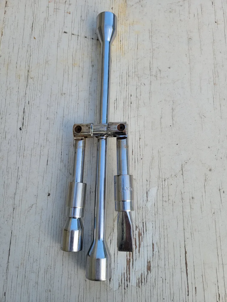 Lug Wrench Set image indicator(4)