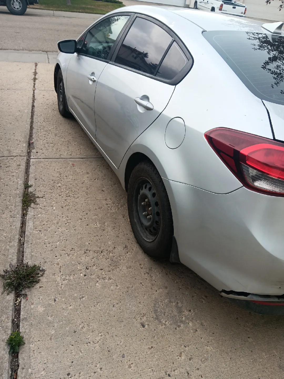 Silver Kia Forte  2017 image indicator(5)
