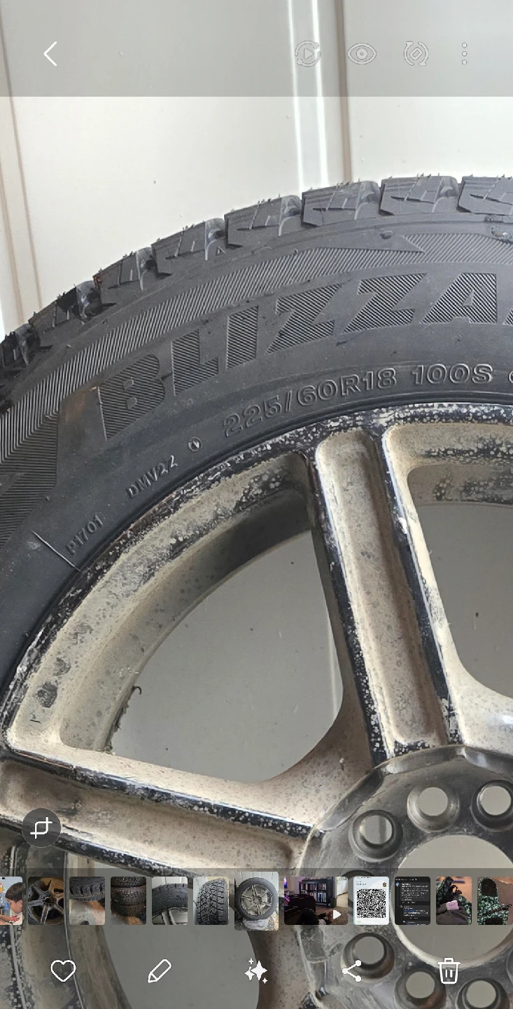 Blizzak 225/60R18 100S Winter Tires