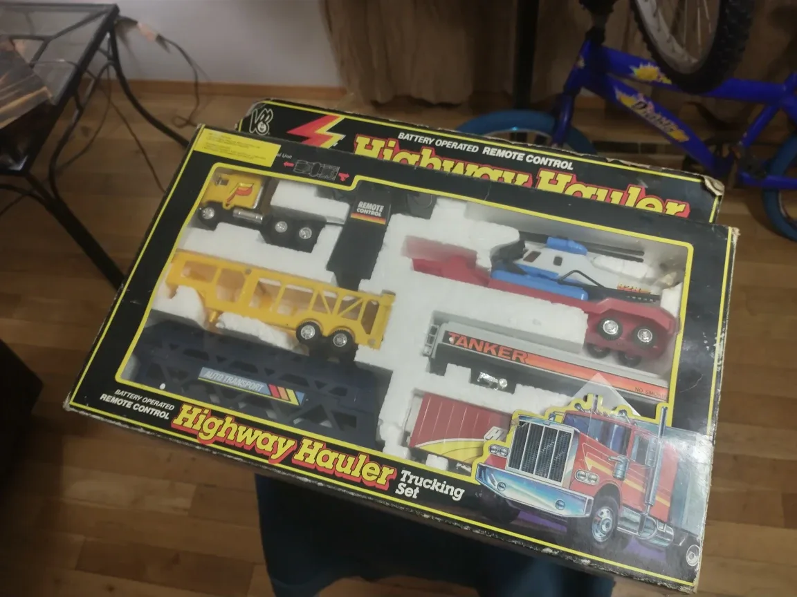 Highway Hauler Trucking Set - Battery Operated