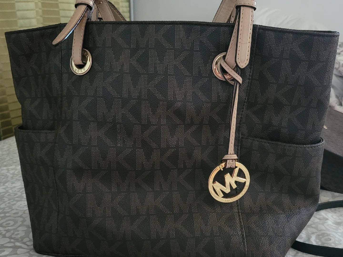 Michael Kors Tote Bag image indicator(2)