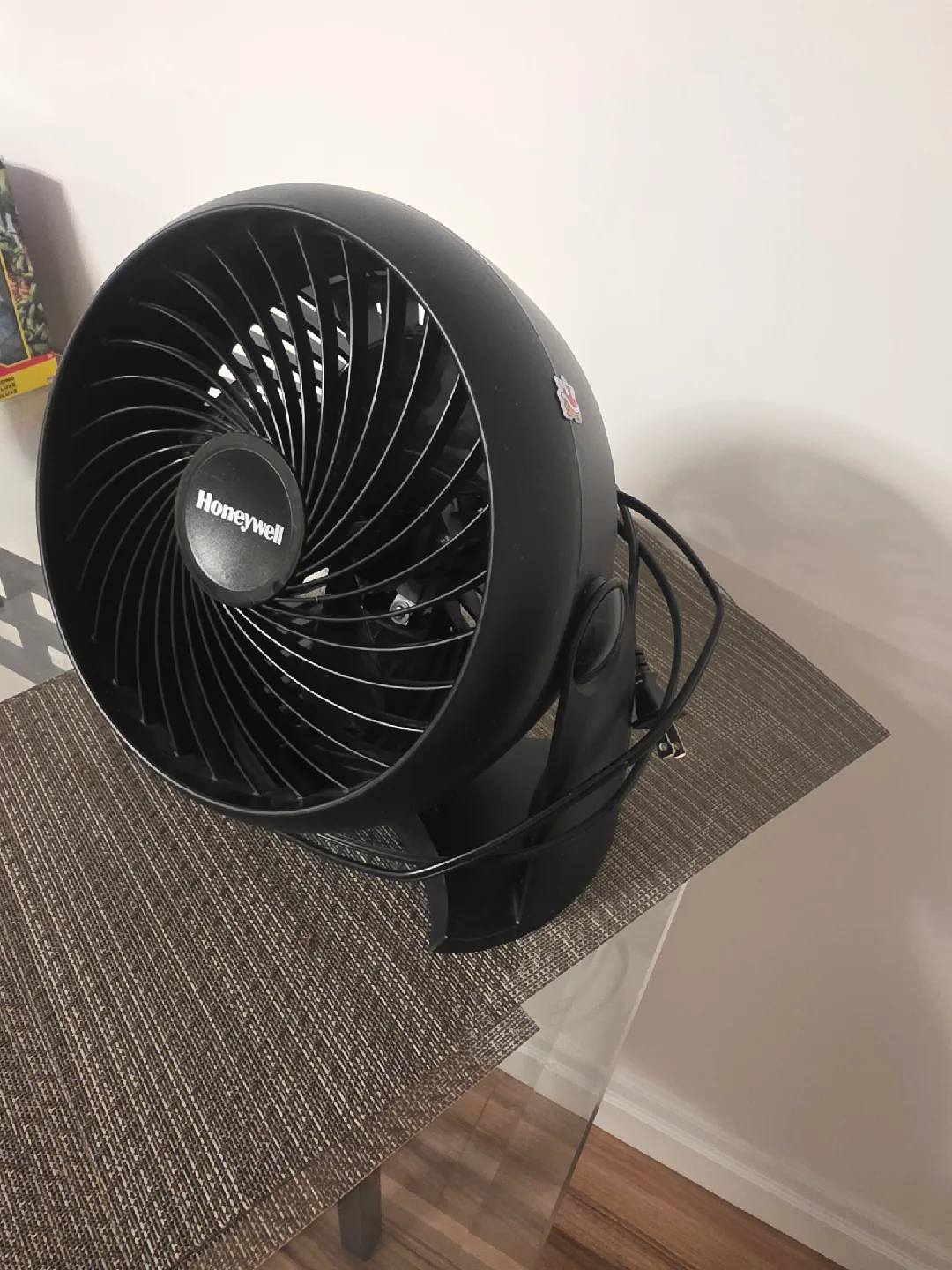 Honeywell HT-900 Turbo Table Air Circulator Fan image indicator(4)