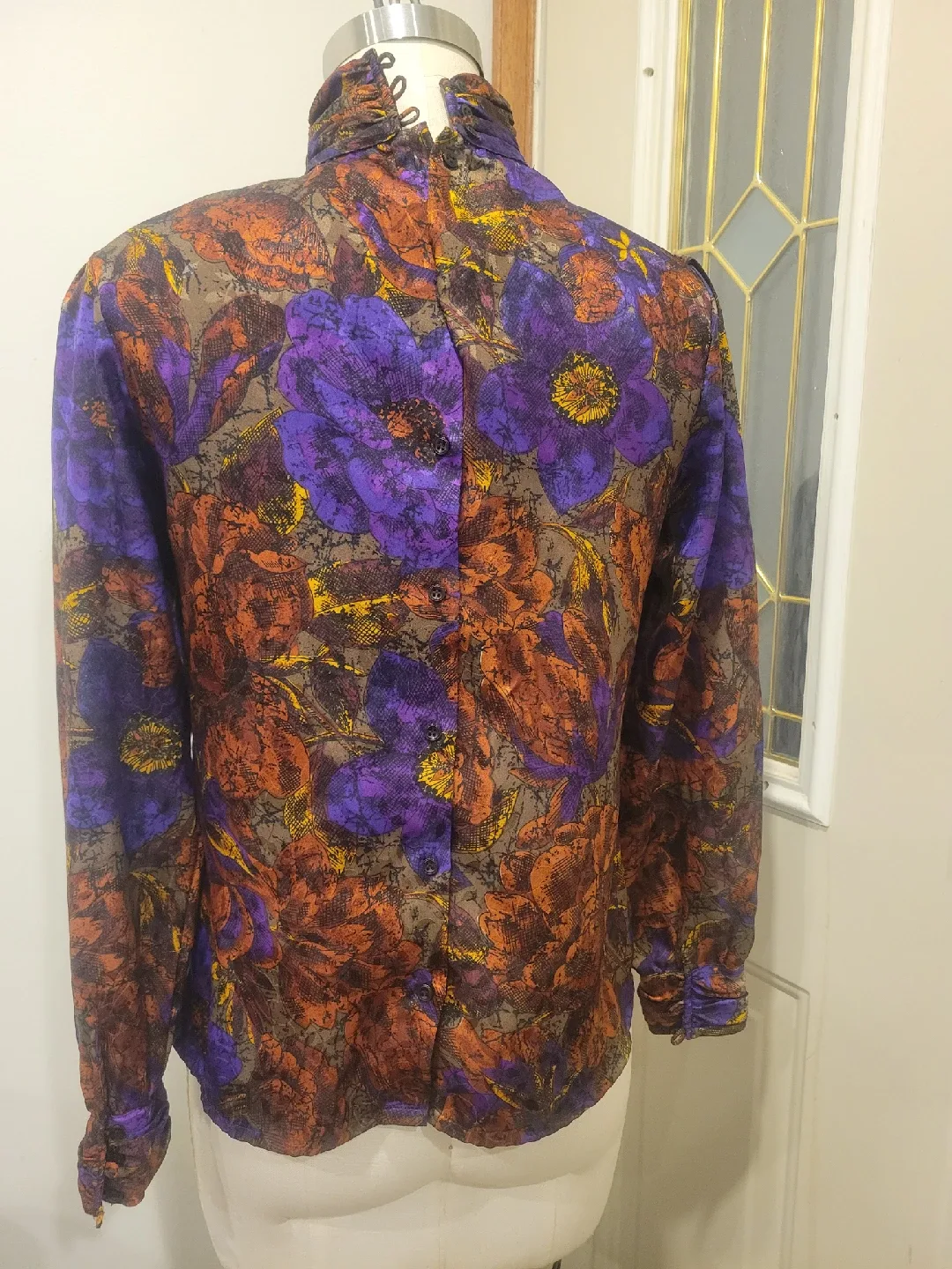 Women's size 6 top image indicator(5)