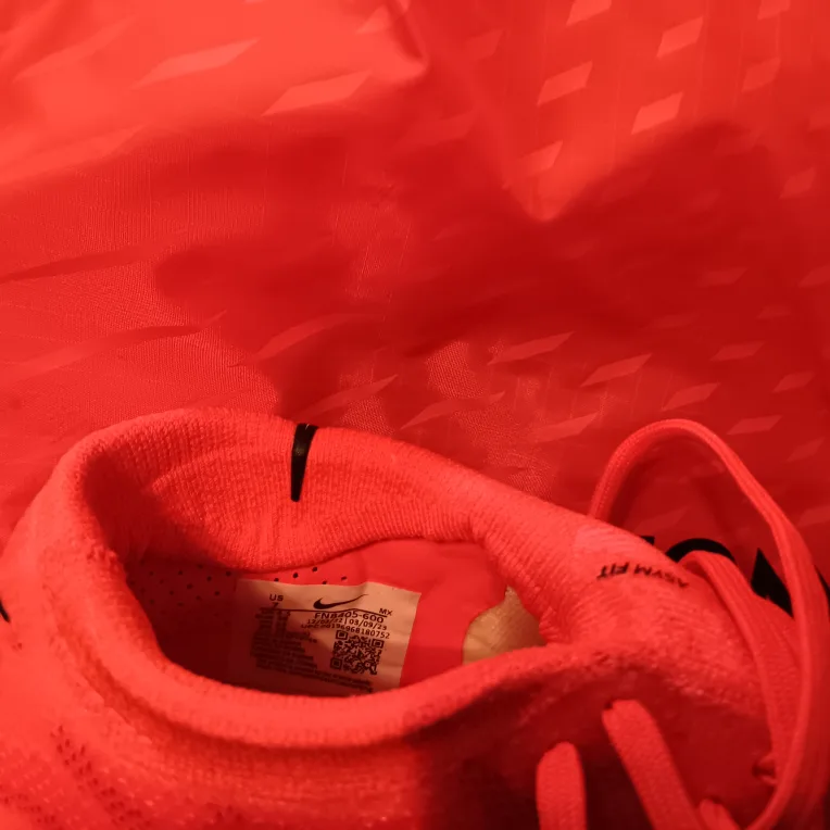 Nike Phantom Luna Soccer Cleats - Size 7 image indicator(3)