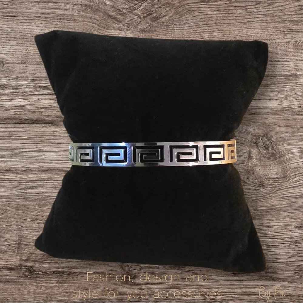 Silver Tone Bangle Bracelet image indicator(2)