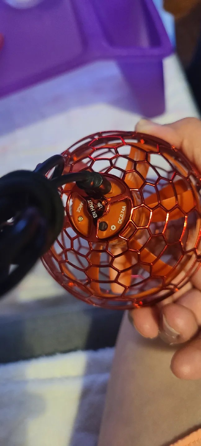 Flying Spinner Ball Toy - Red image indicator(3)