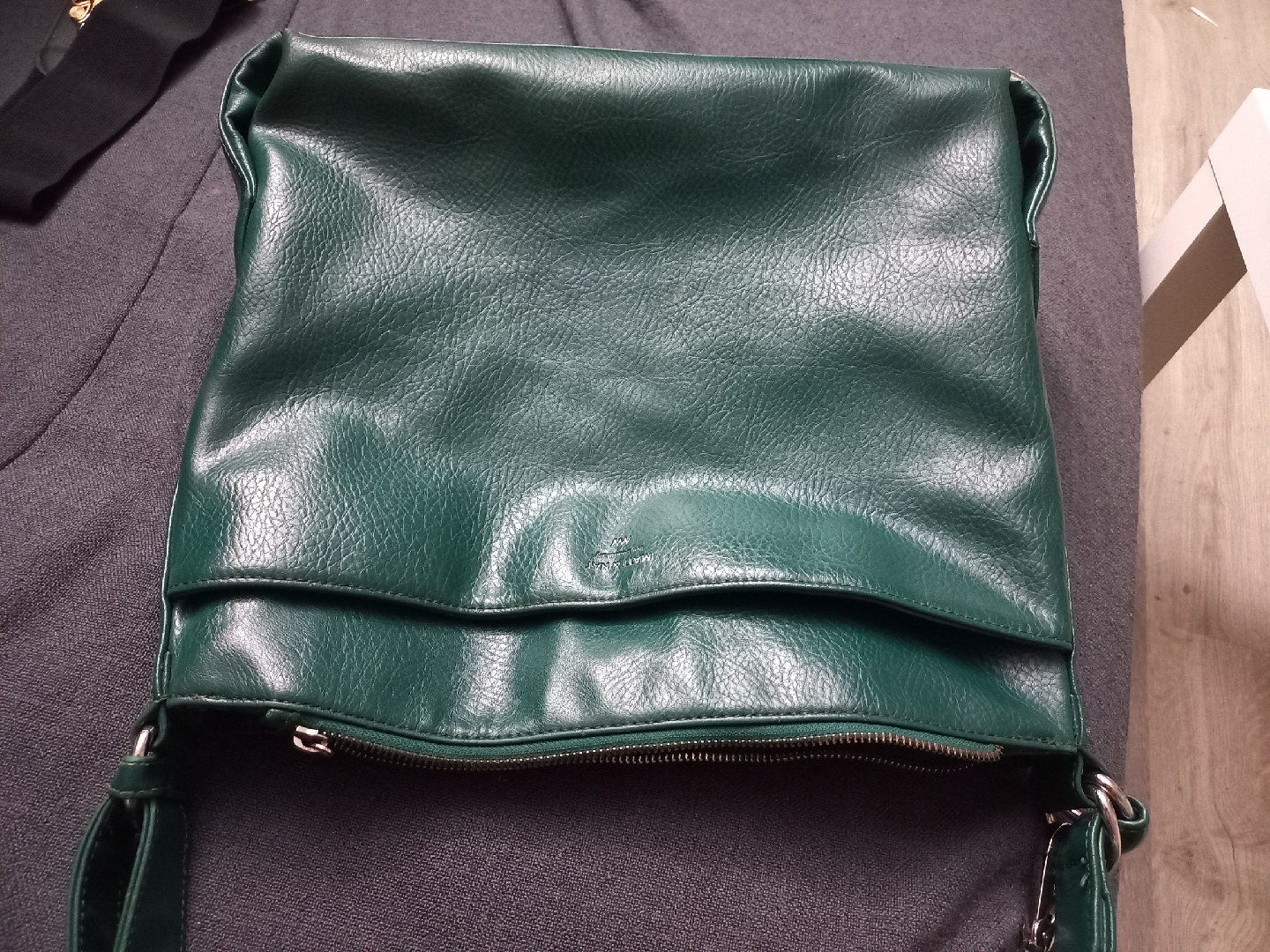 one get one free handbag - photo 5