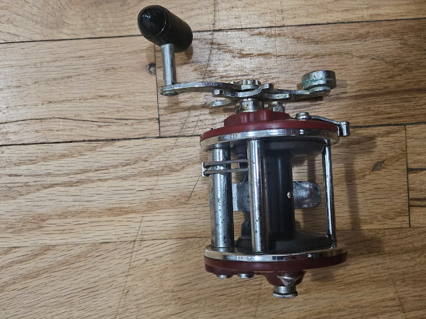 Penn Peerless No. 9 Fishing Reel & Long Beach Rod image indicator(6)