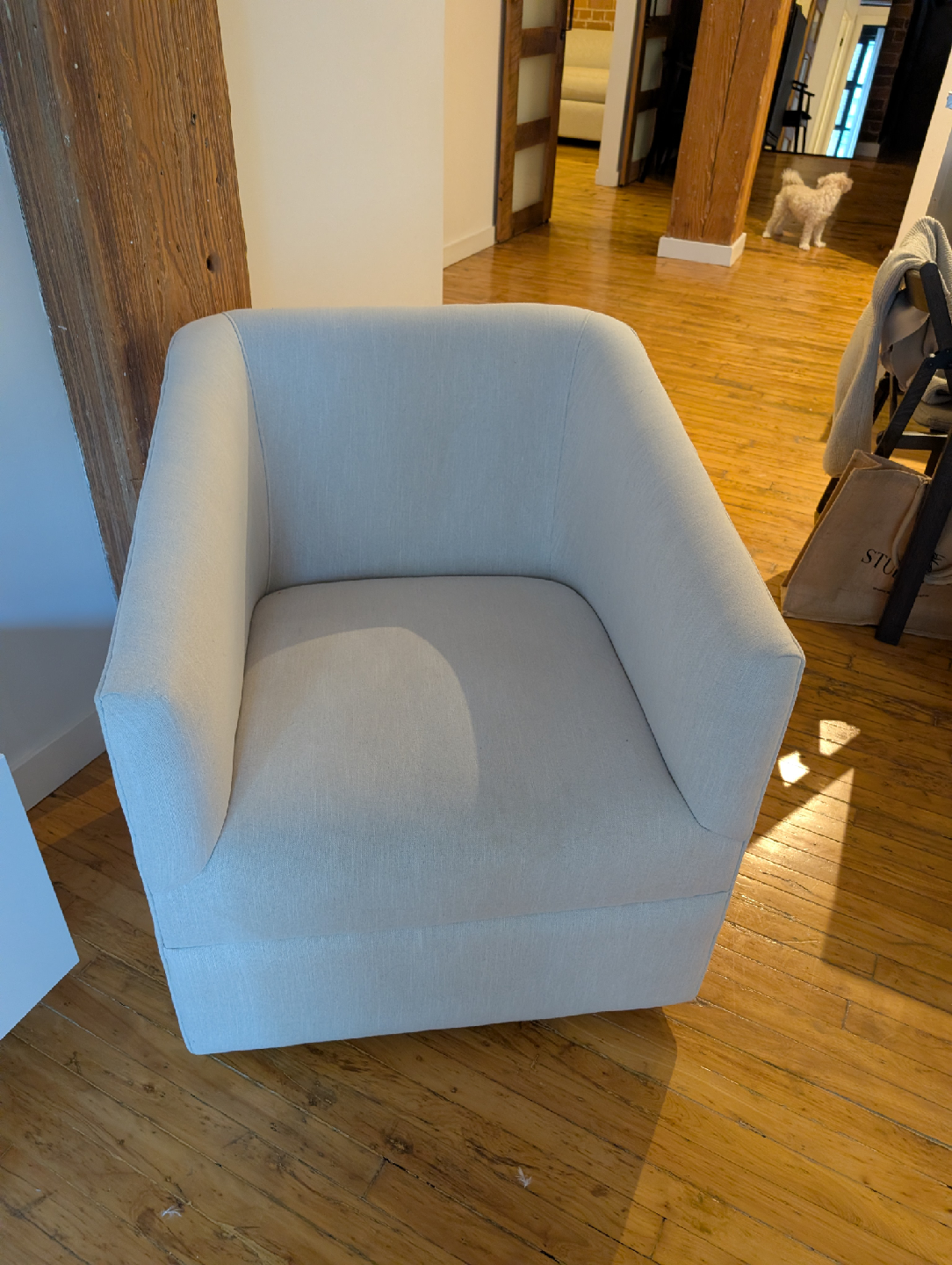 Maison Corbeil Modern Swivel Armchair - Light grey