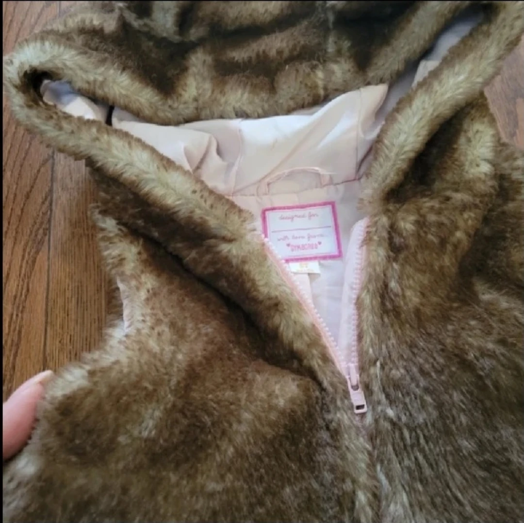 Gymboree brown furry vest    Size: US 5 T - photo 2