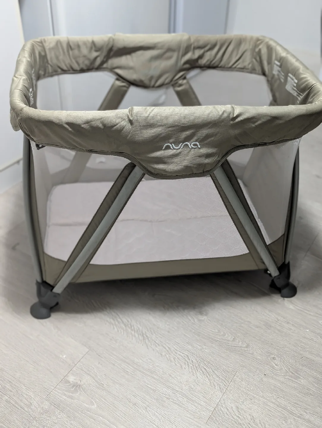 Nuna Sena Aire Playard - Excellent Condition! image indicator(2)