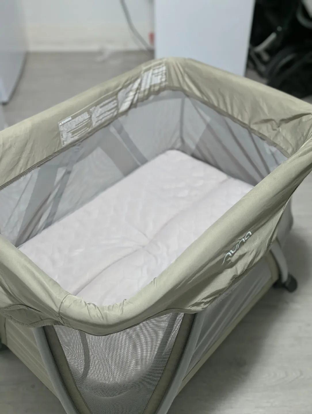 Nuna Sena Aire Playard - Excellent Condition! image indicator(4)