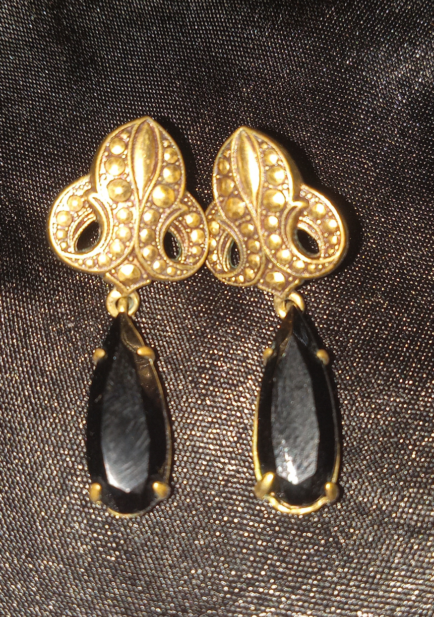 ◇Pretty Onyx Marquesite Earrings◇
