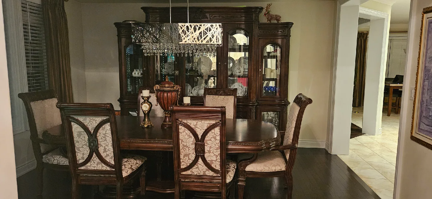 Ornate Bedroom Set - Bed, Chairs, Dresser image indicator(10)