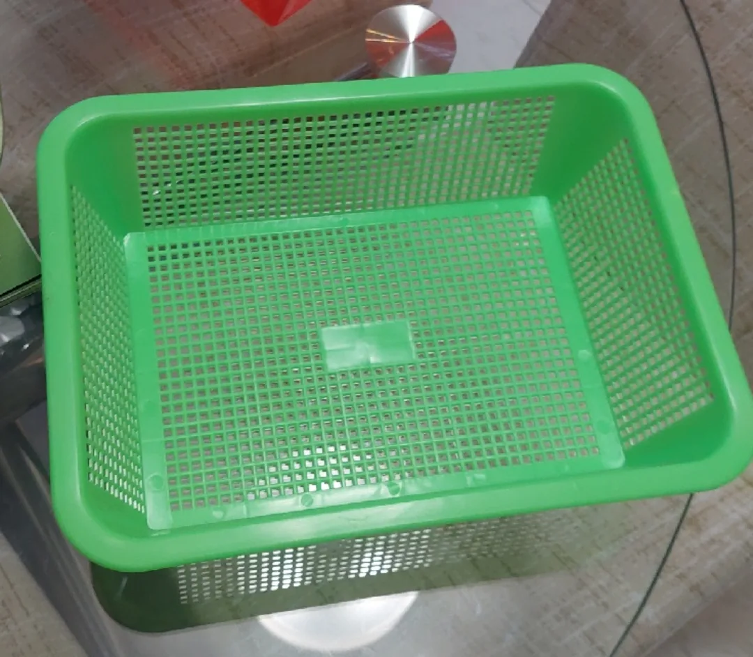 New -  Small Green Plastic Storage Basket 12x9 image indicator(5)