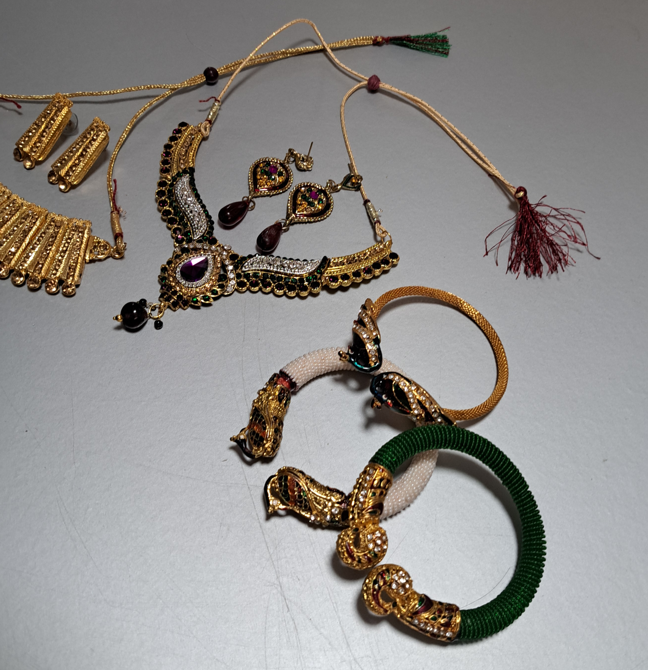 Jewellery Set - Necklace, Earrings, Bangles - photo 2