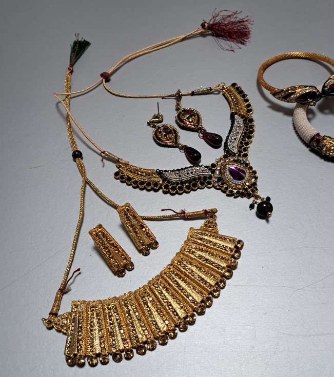 Jewellery Set - Necklace, Earrings, Bangles - photo 3