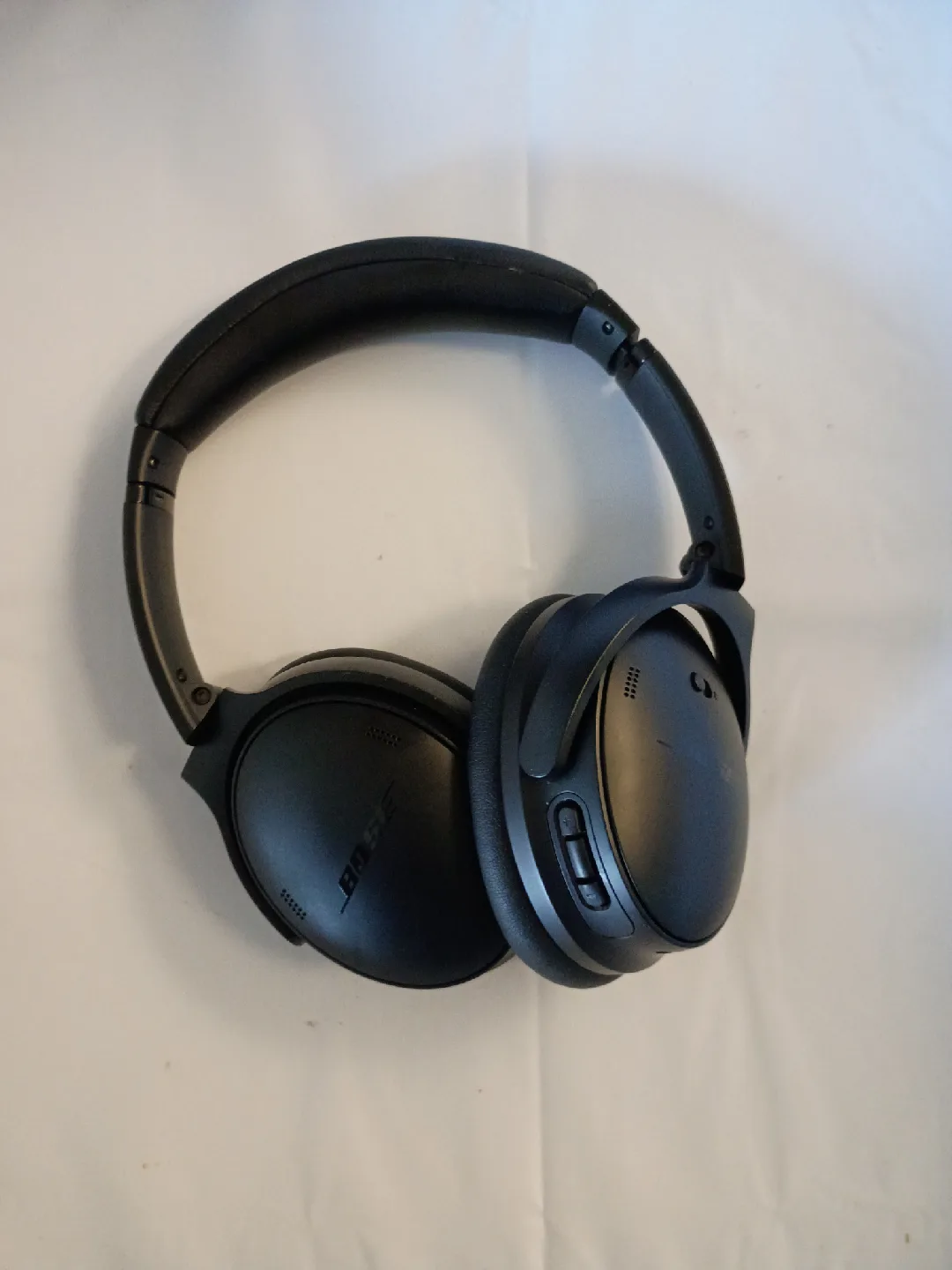 Bose QuietComfort 45 Black Headphones image indicator(5)