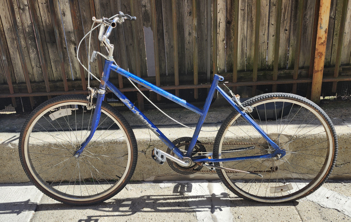 Huffy bike 17 3/4 frame 26 wheels 5 speed For parts or repair