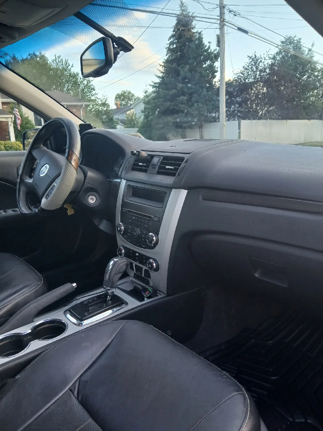 2010 Mercury Milan image indicator(3)