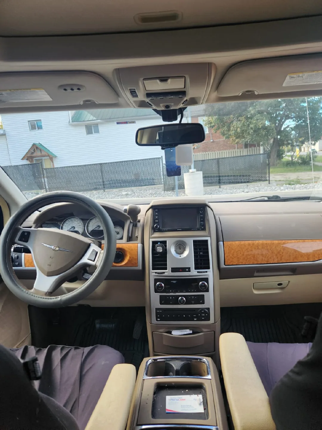 Chrysler Town & Country Van Seats 7 image indicator(5)