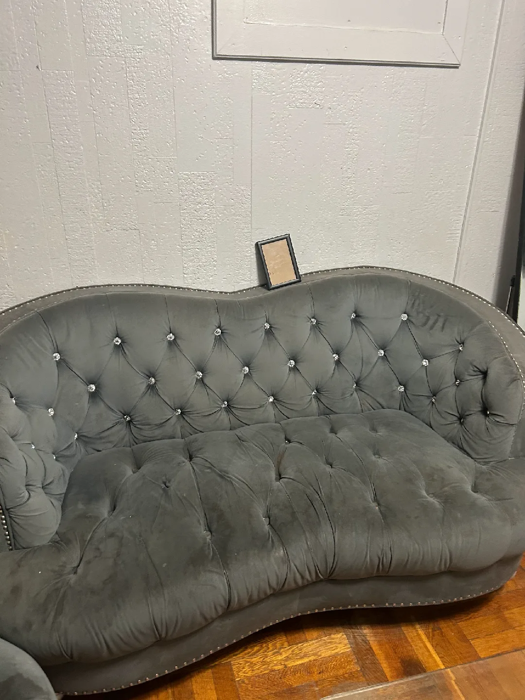 Gray Tufted Sofa image indicator(2)