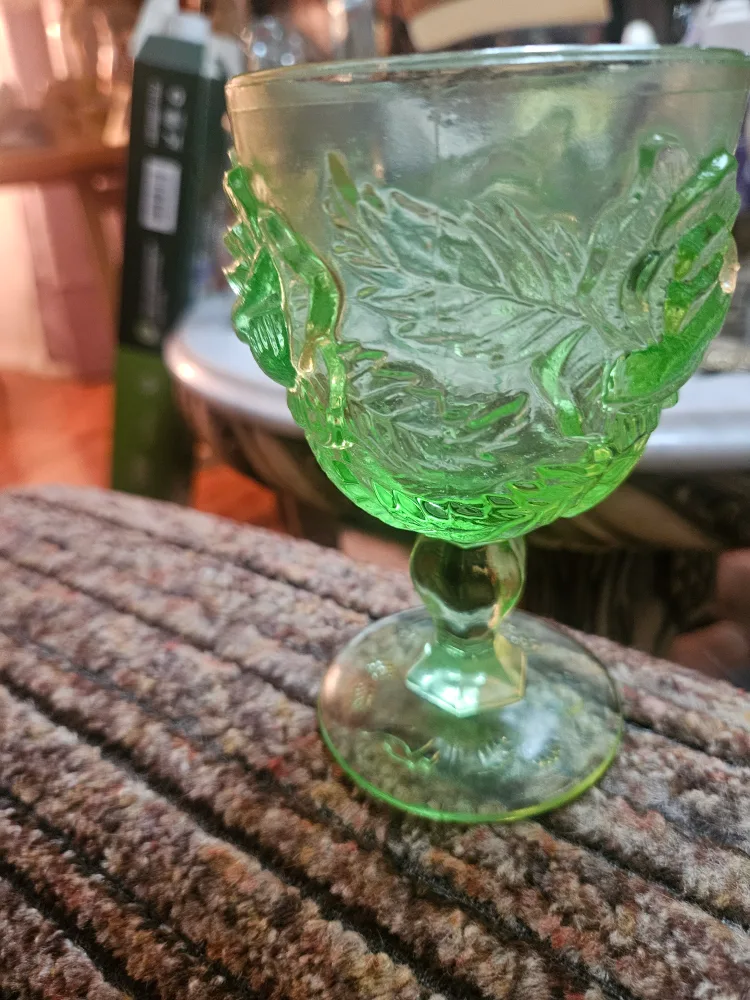 VTG Madonna  Inn Green Uranium  Gablet image indicator(5)