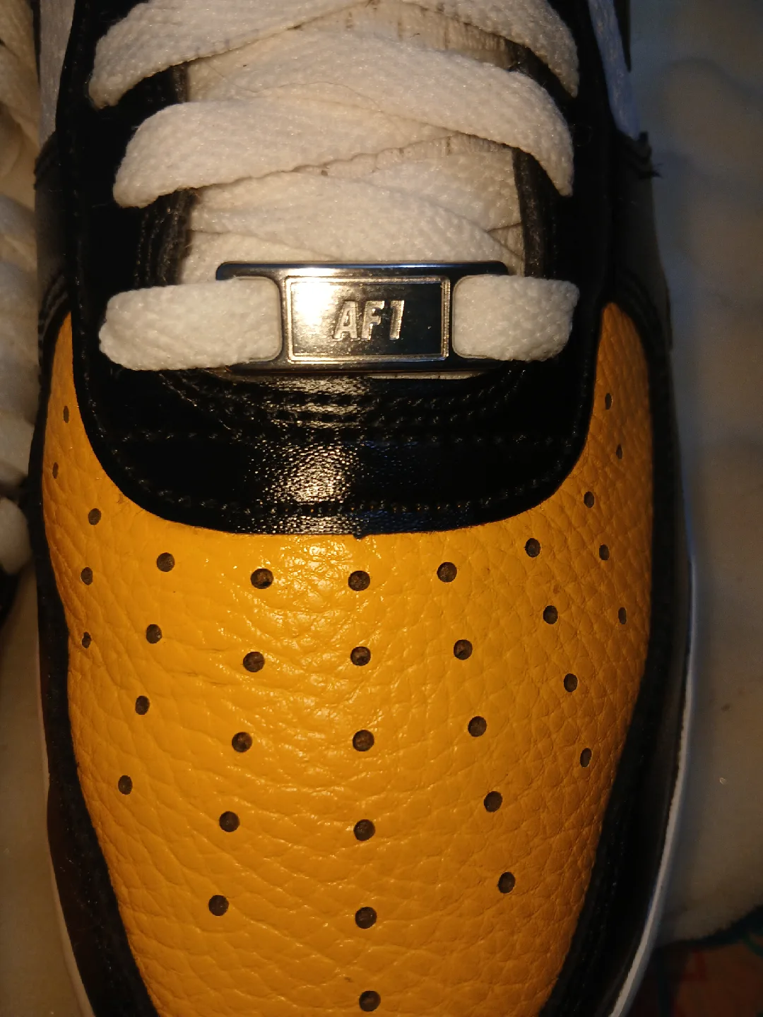 Nike Air Force 1 - Yellow/Black image indicator(6)