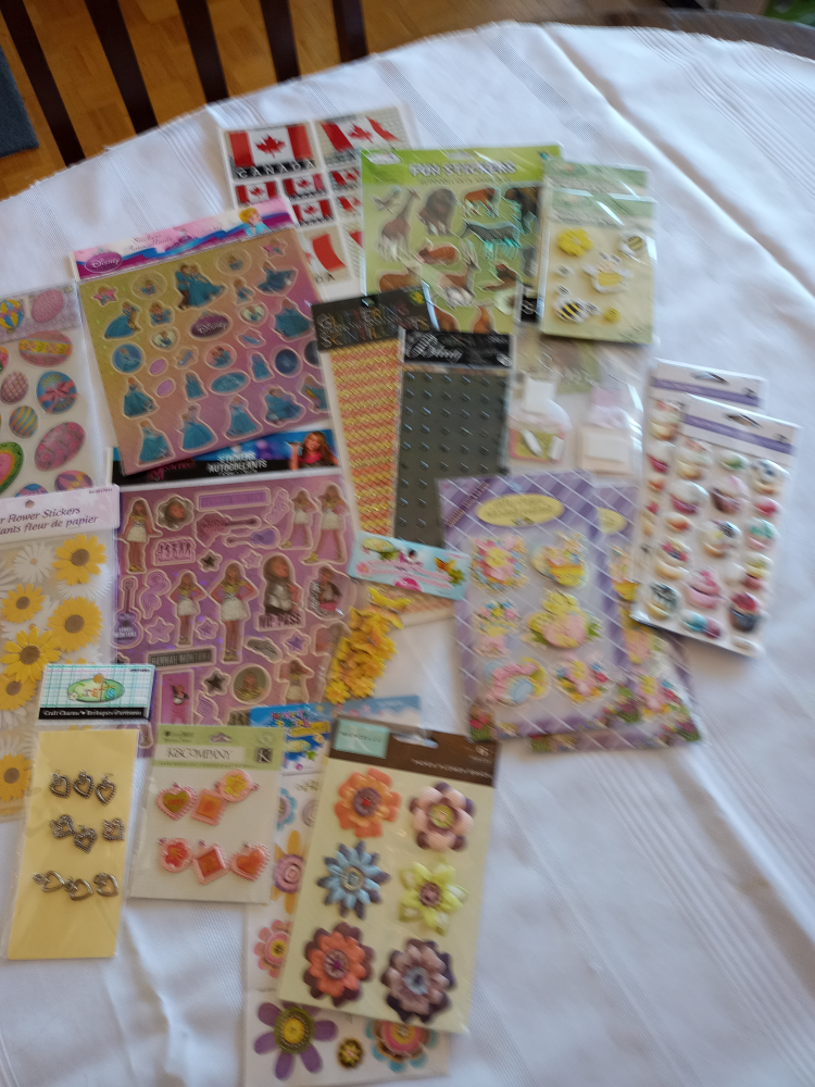 Scrapbook Paper Lot - Various Designs & Colours - photo 5