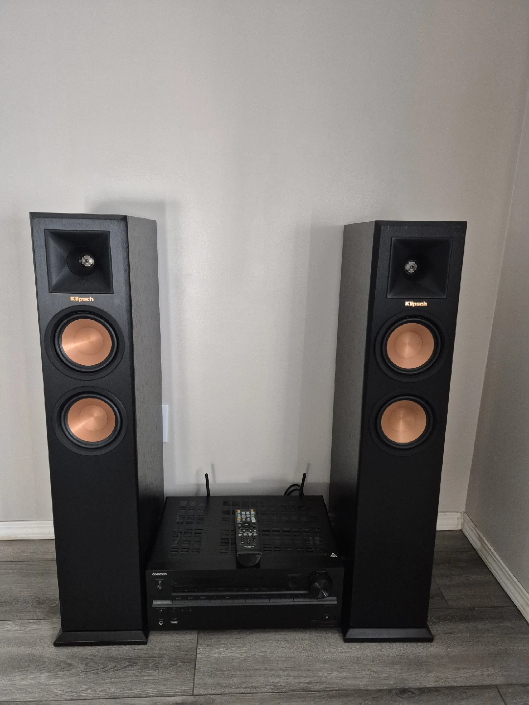 Onkyo TX-NR686 Receiver & Klipsch Speakers