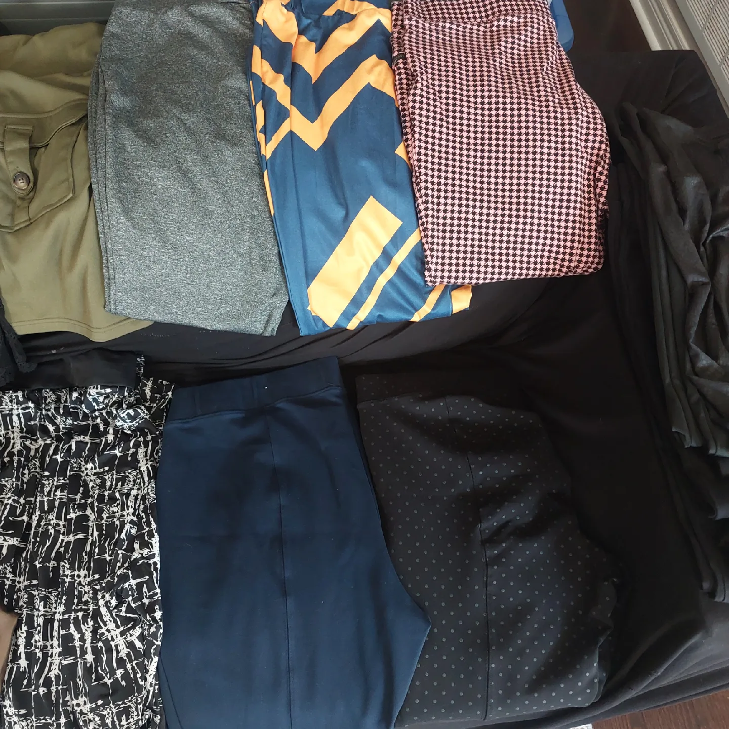 Mixed Lot of Women's Pants, Leggings, tops and dresses image indicator(2)