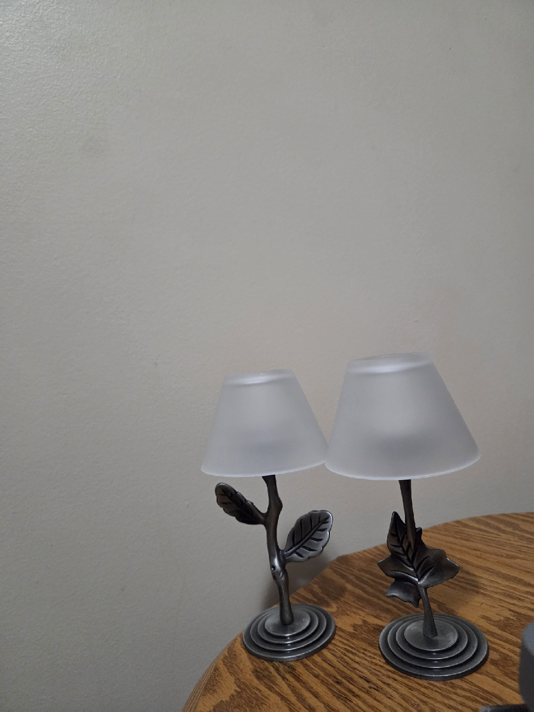 Small Leaf Design Accent Lamp Candleholder