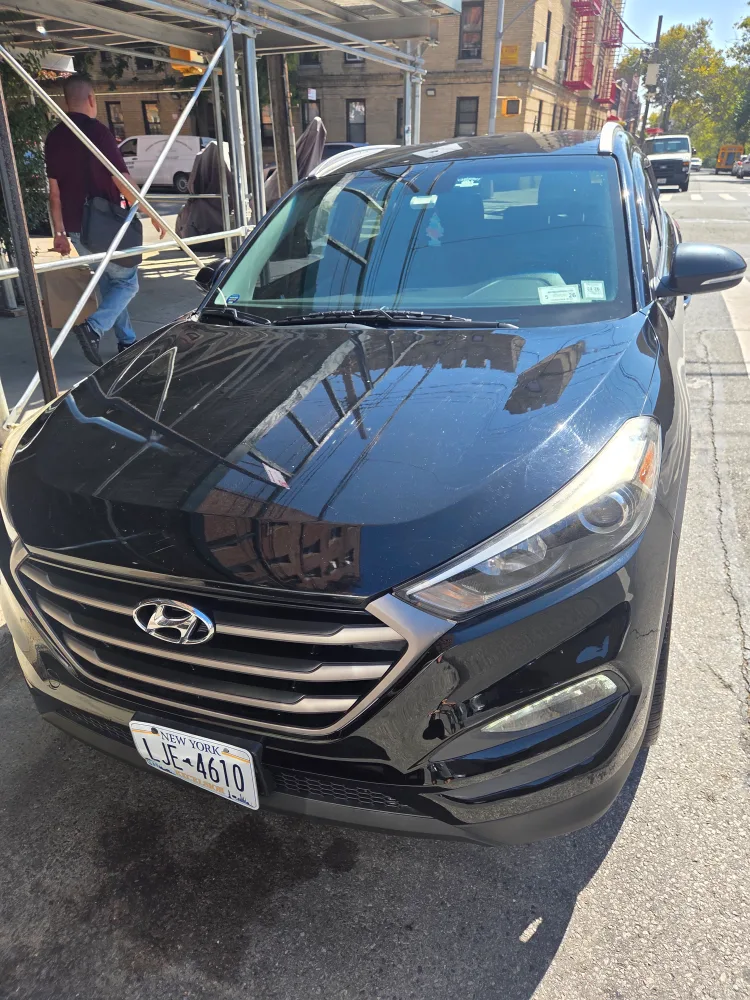 hyundai tucson 2016 sport titulo limpio $8900  123000 MILLAS image indicator(2)