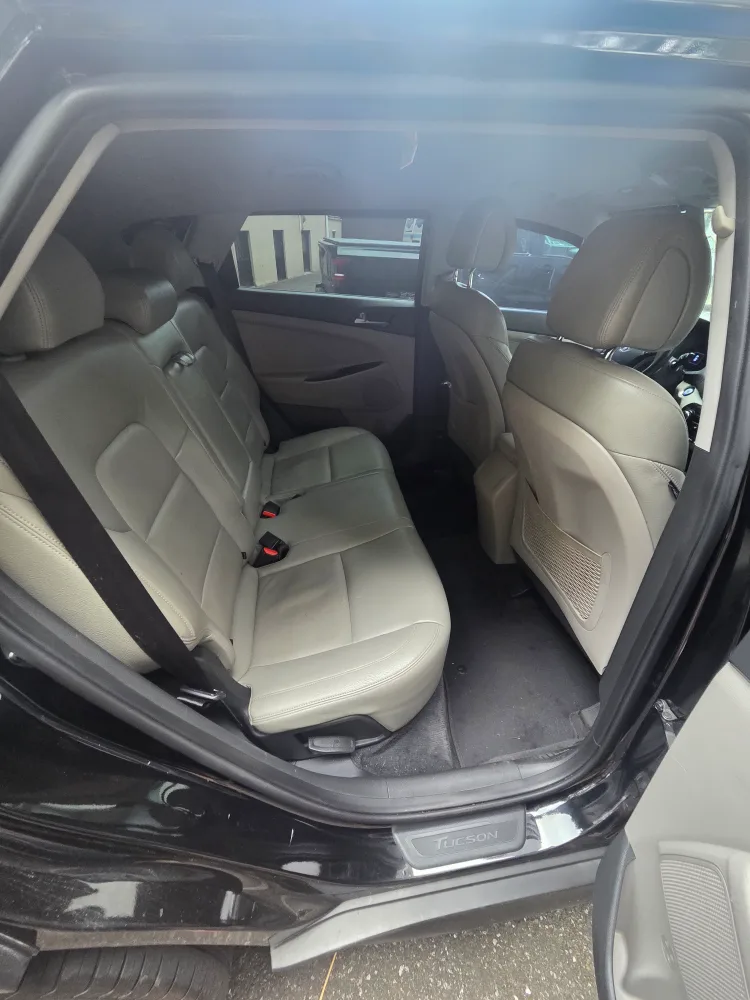 hyundai tucson 2016 sport titulo limpio $8900  123000 MILLAS image indicator(9)