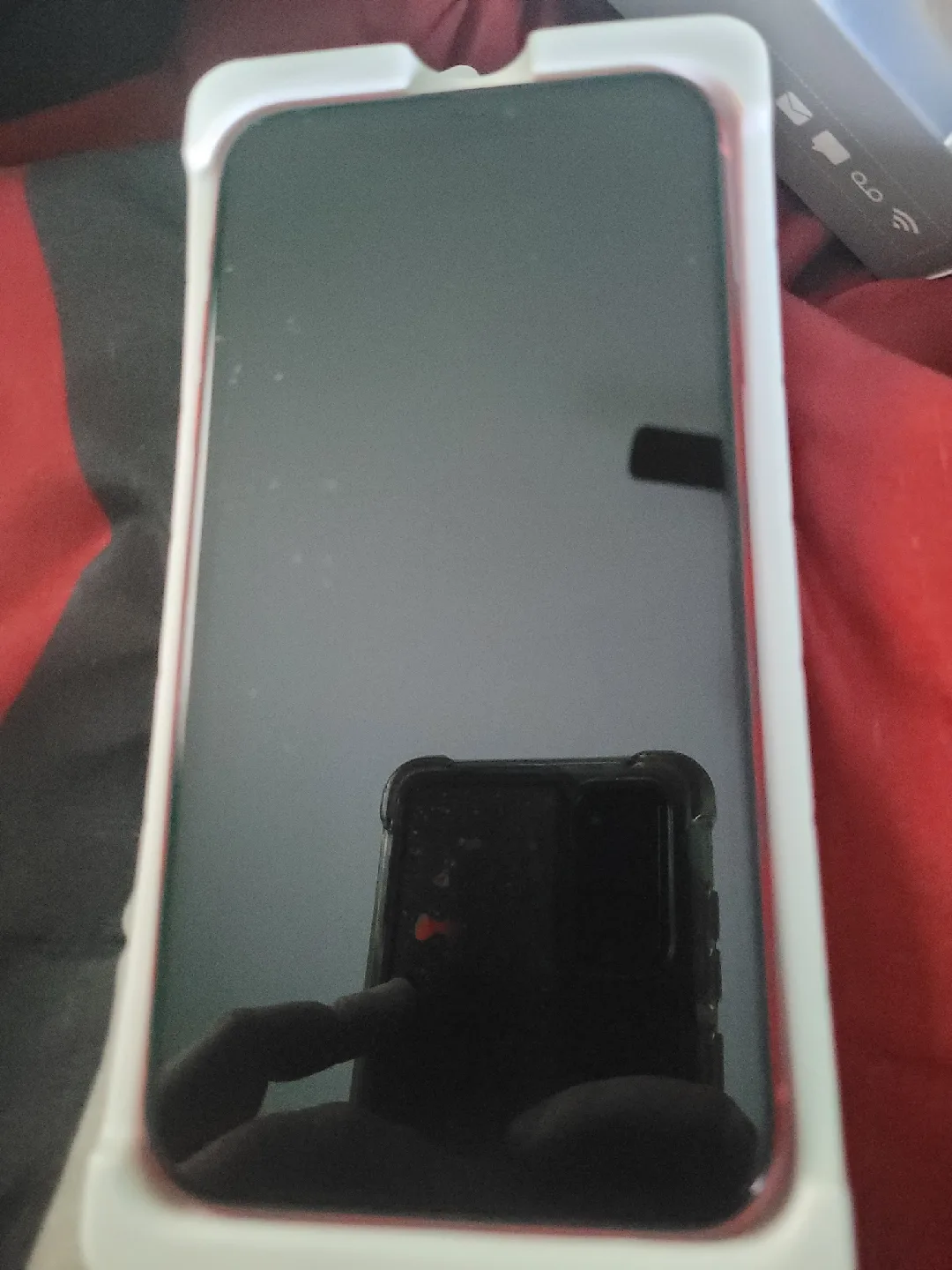 Apple iPhone 11 64GB Red w/ Box image indicator(3)