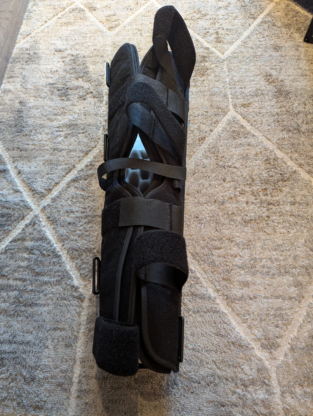 Universal knee immobilizer brace image indicator(3)