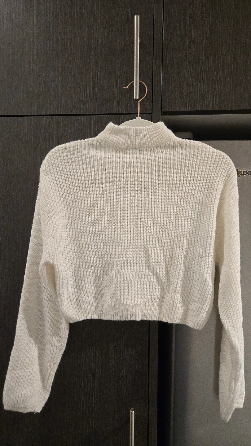 H&M Divided Cream Cropped Sweater - XS image indicator(2)