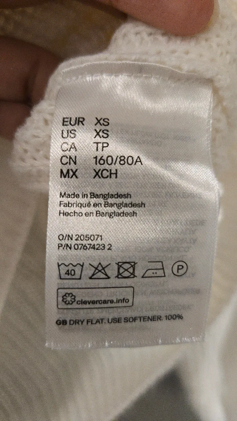 H&M Divided Cream Cropped Sweater - XS image indicator(4)