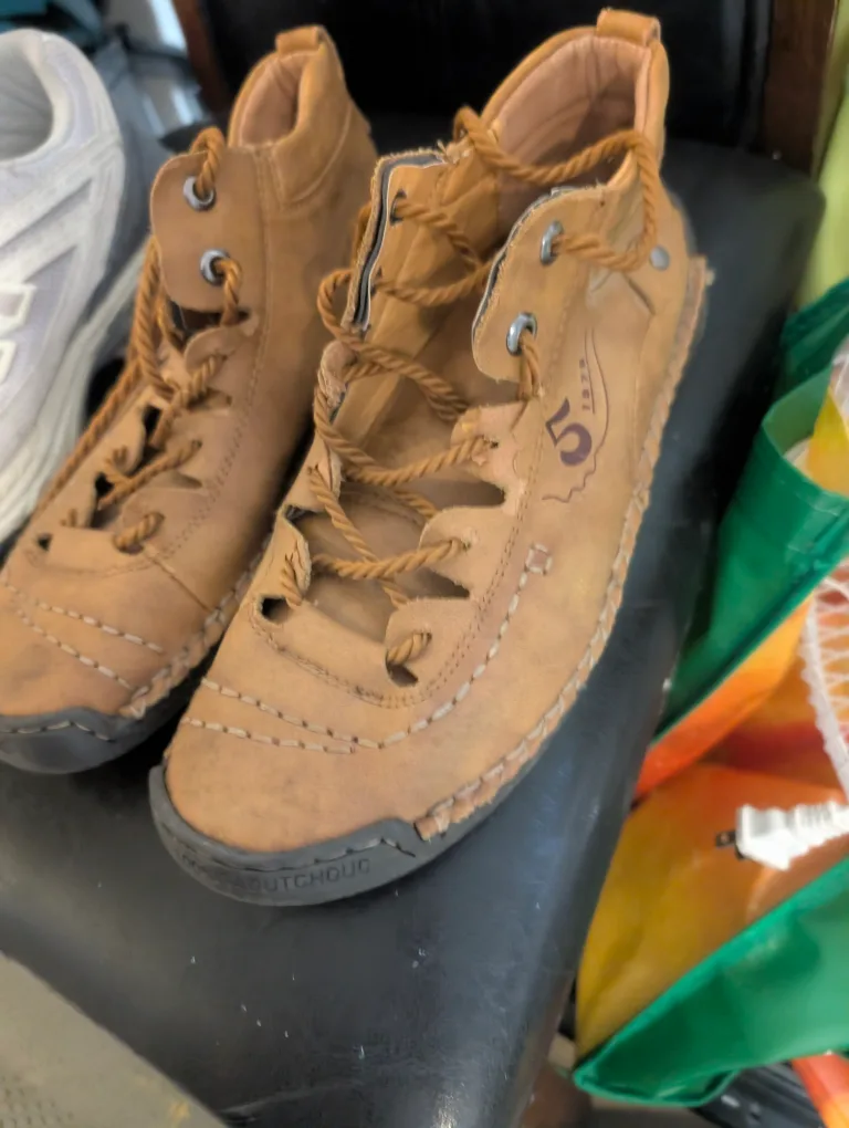 Butchouc Tan Leather Lace-Ups, Size 10.5 image indicator(4)