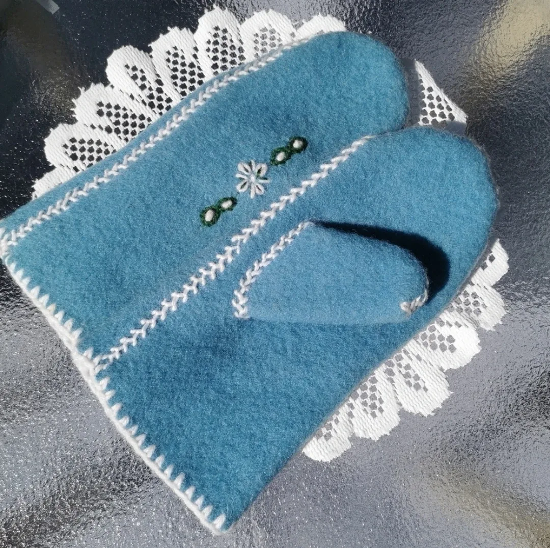 Embroidered Mittens thumbnail
